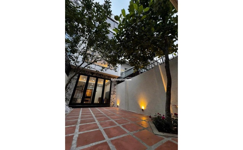 Bán nhà Lệ Mật, Việt Hưng, 70m2, sân vườn, 2 thoáng, full nội thất, 12,8 tỷ